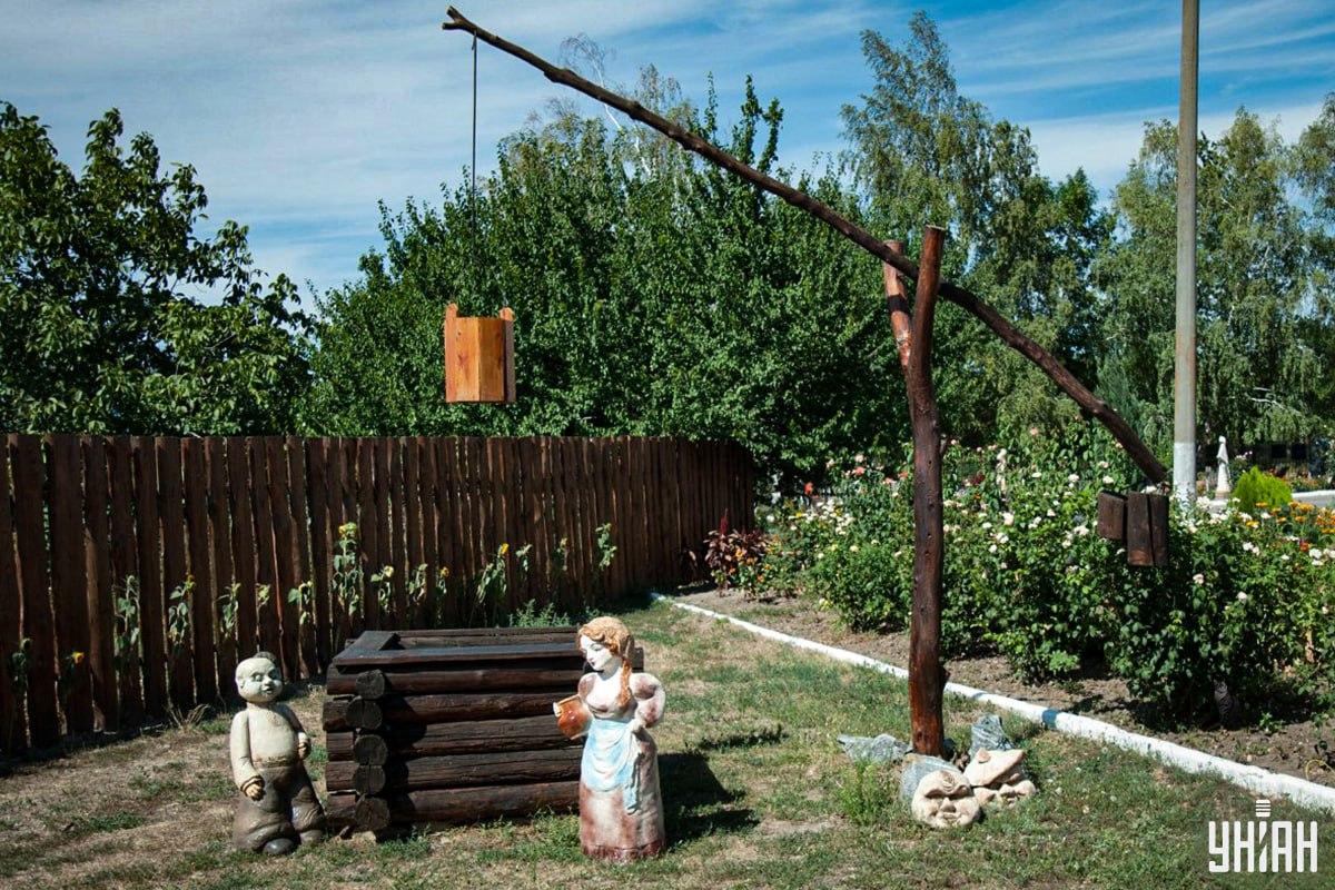 Kuo greičiau ieškokite katės ant optinės iliuzijos / koliažo Moje